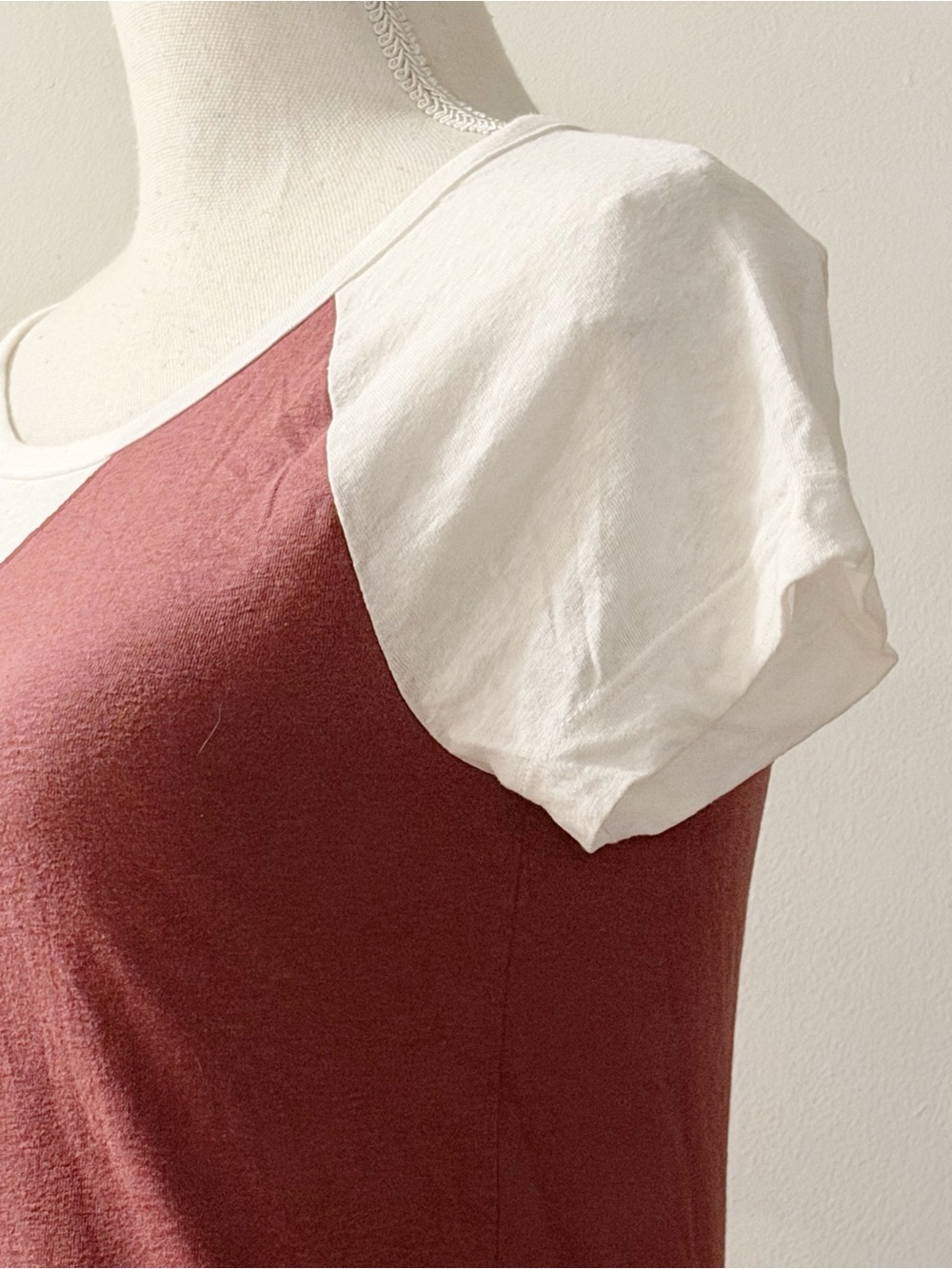 GAP Designed & Crafted Colorblock Raglan Tee | Rust & White | XS - Picture 8 of 12